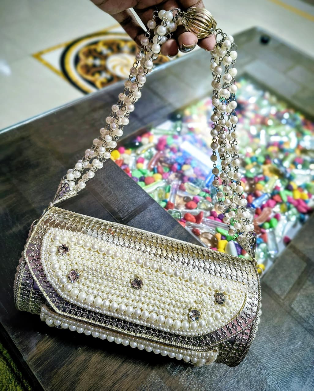 Round Shape Iron Pearl Silver Purse